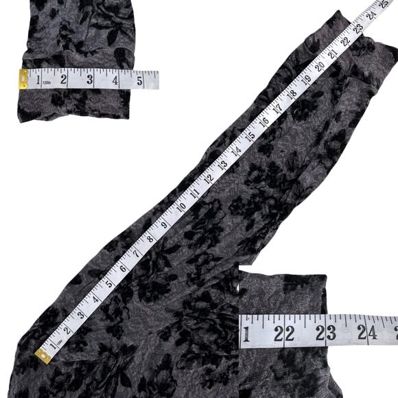 French Laundry Long Sleeve Floral Sweater Plus Size 22/24 Black Gray - Picture 10 of 11